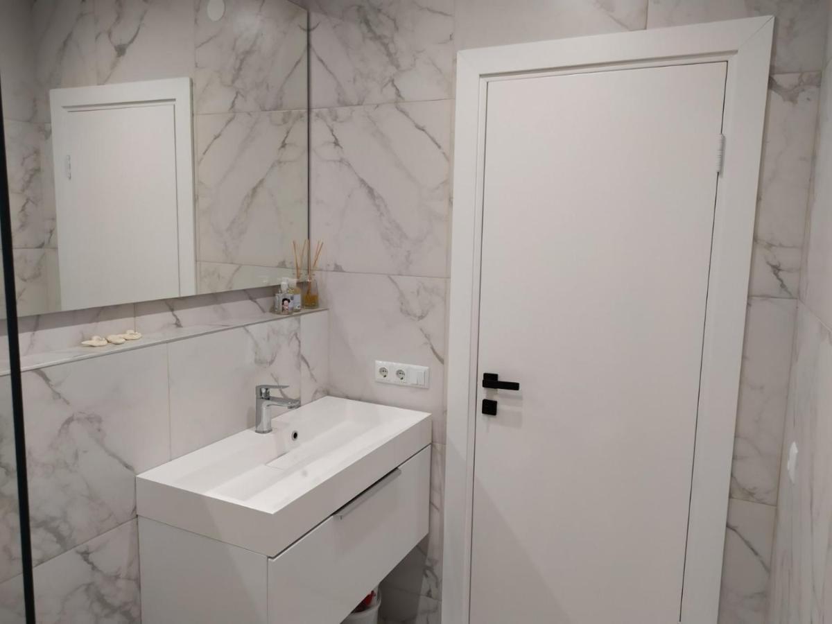 New Modern Apartment Ужгород Екстериор снимка